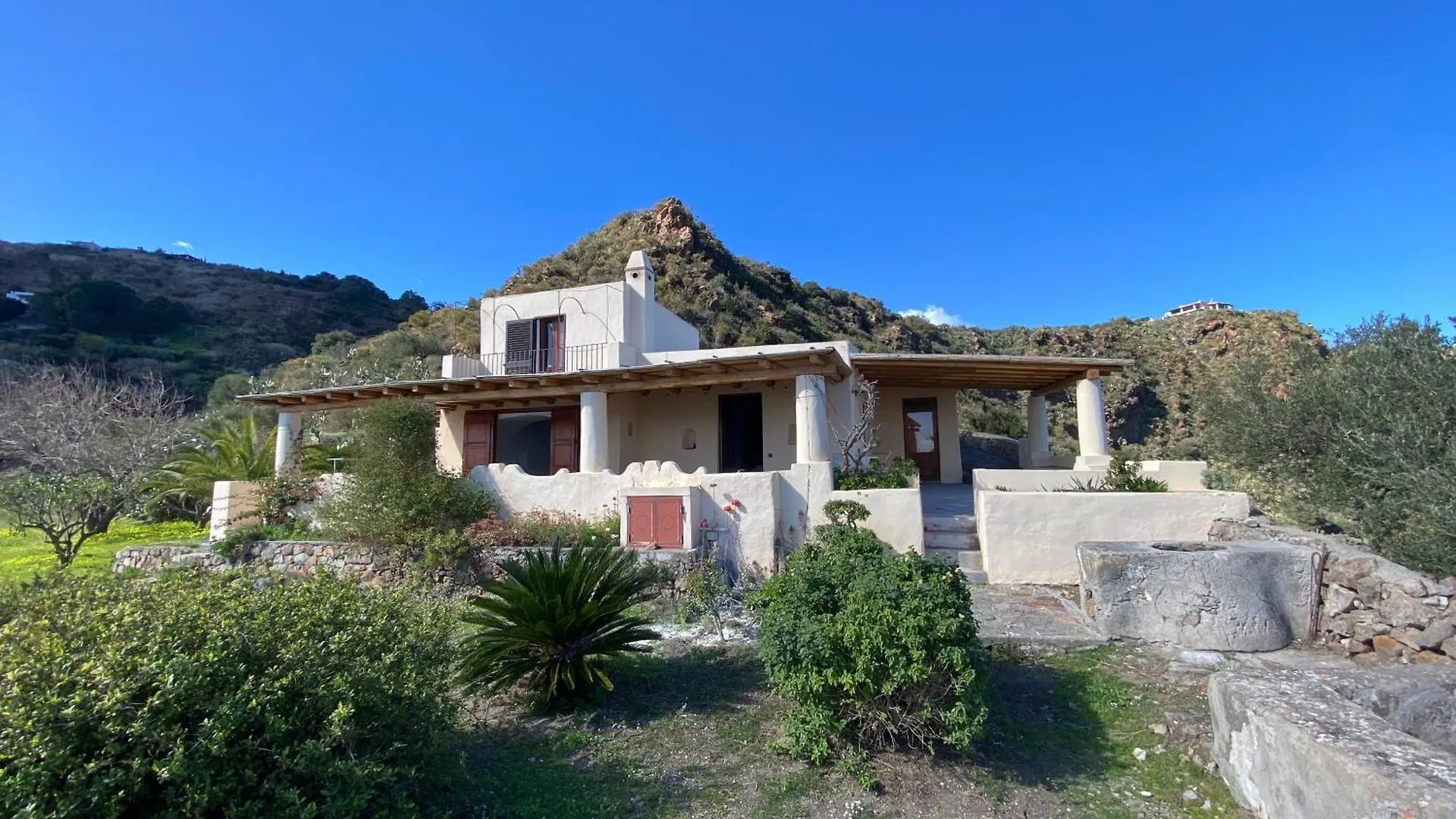 הוילה ליפארי Casa Bacco, Capistello